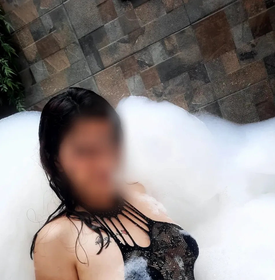 Ailsa, 26