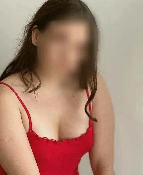 Amy, 28