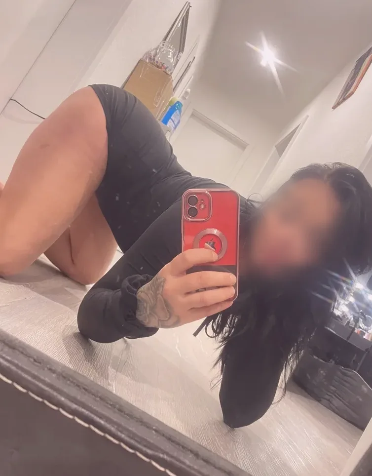 Poppy, 27